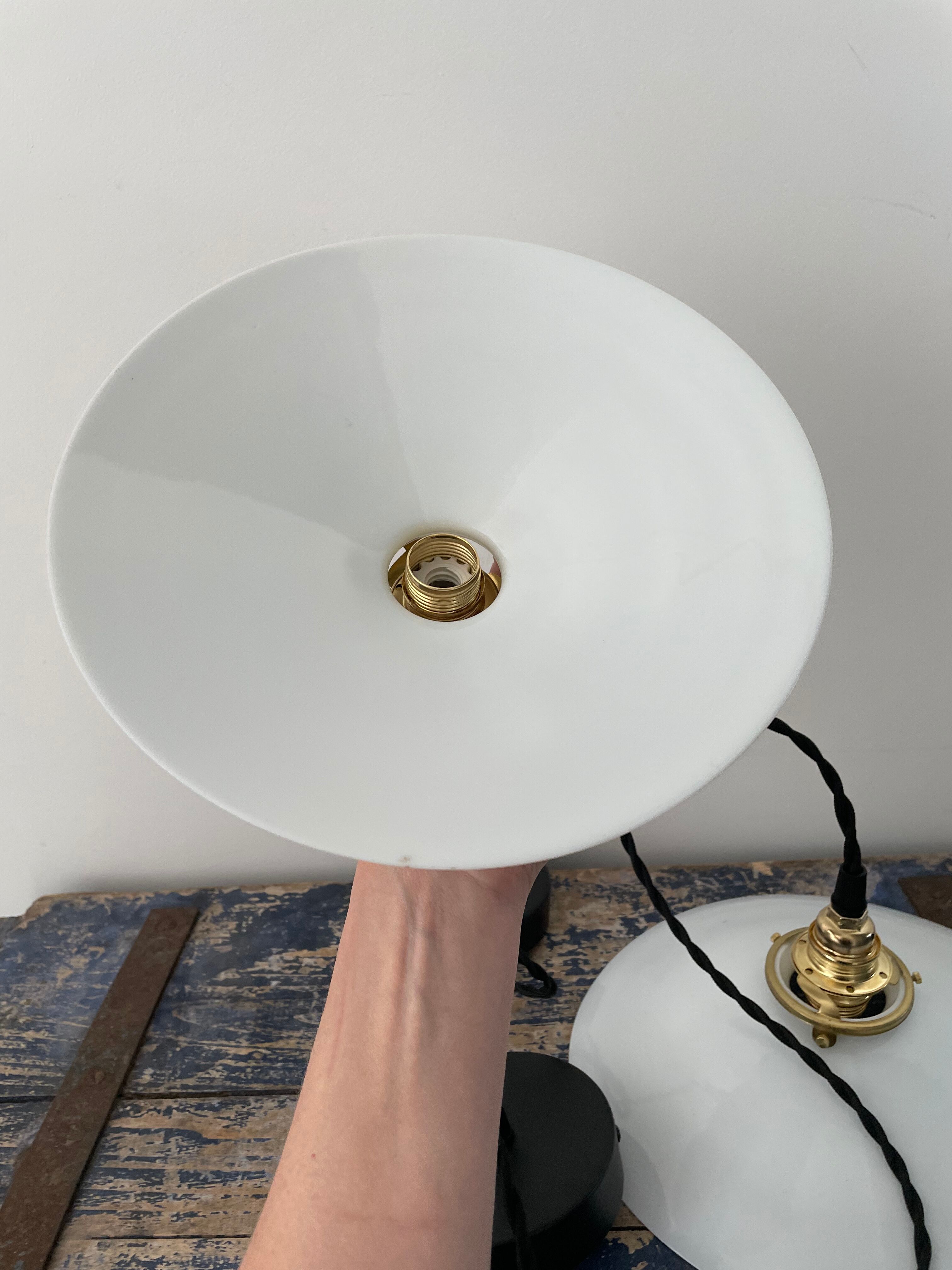 Set of two white opaline hanging lamps