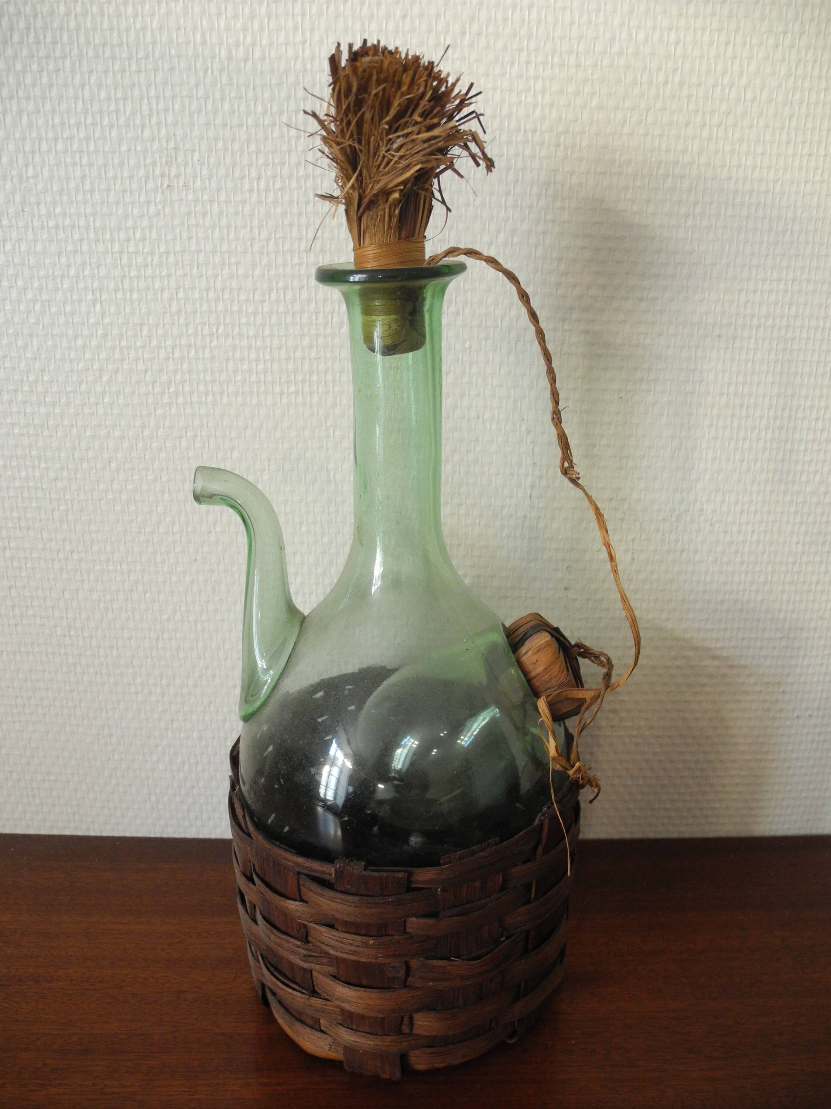 Old bottle carafe kangaroo wine vintage glass wine carafe bottle