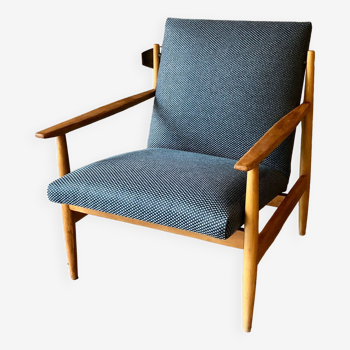 Fauteuil de la marque Ton avec tissu Houlès