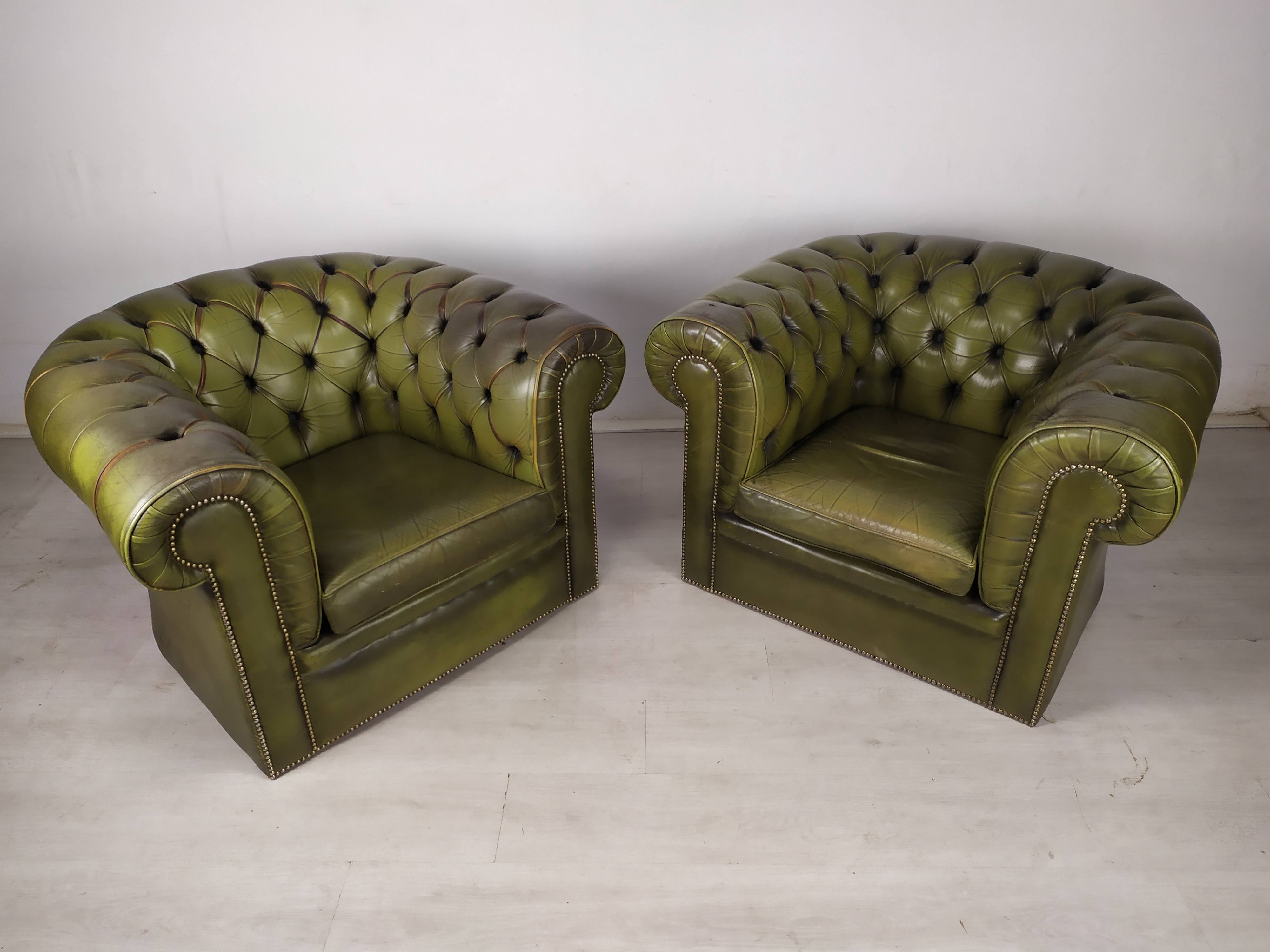 Paire de fauteuils Chesterfield cuir vert