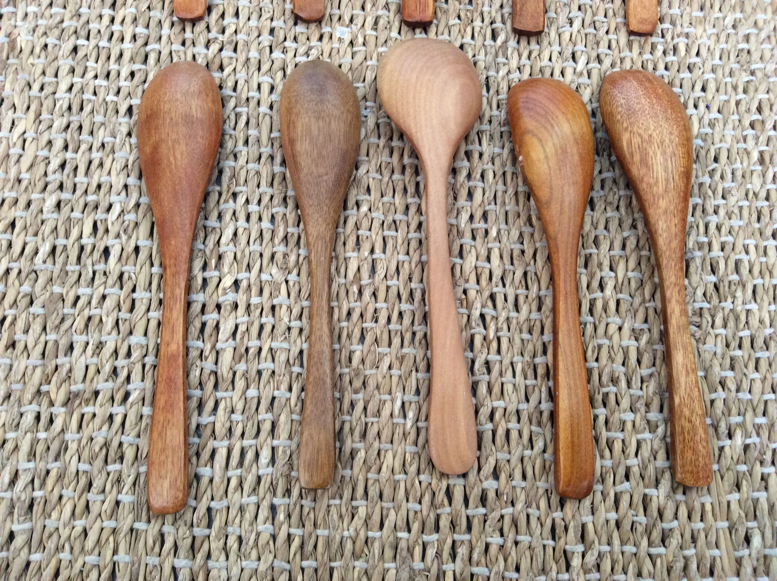 10 wooden spoons