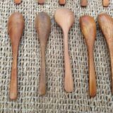 10 wooden spoons