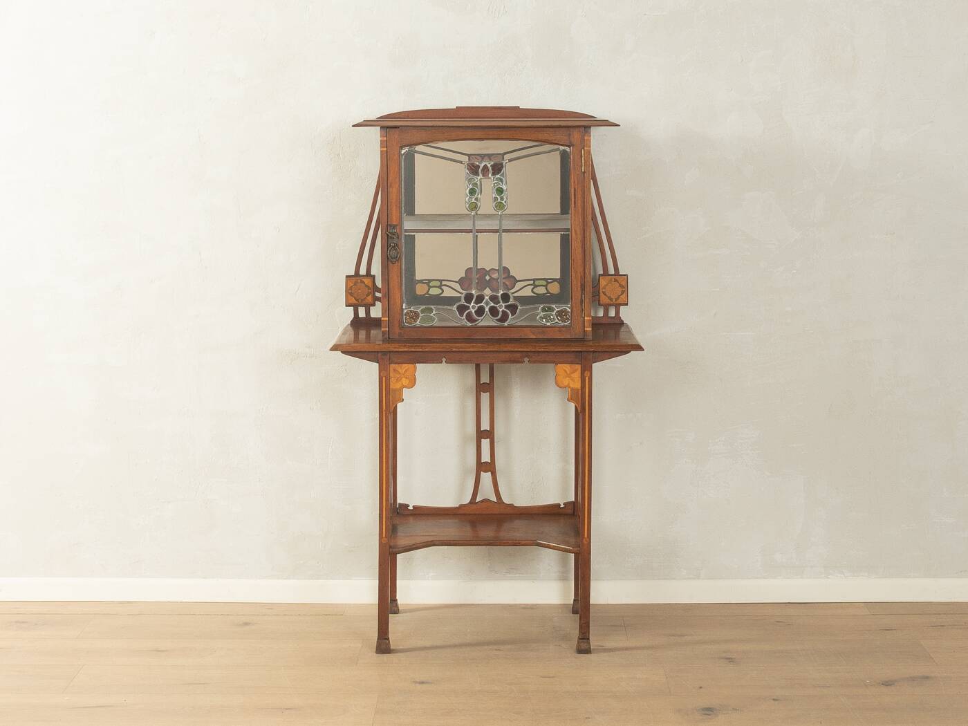 Art Nouveau display cabinet from the 1900s