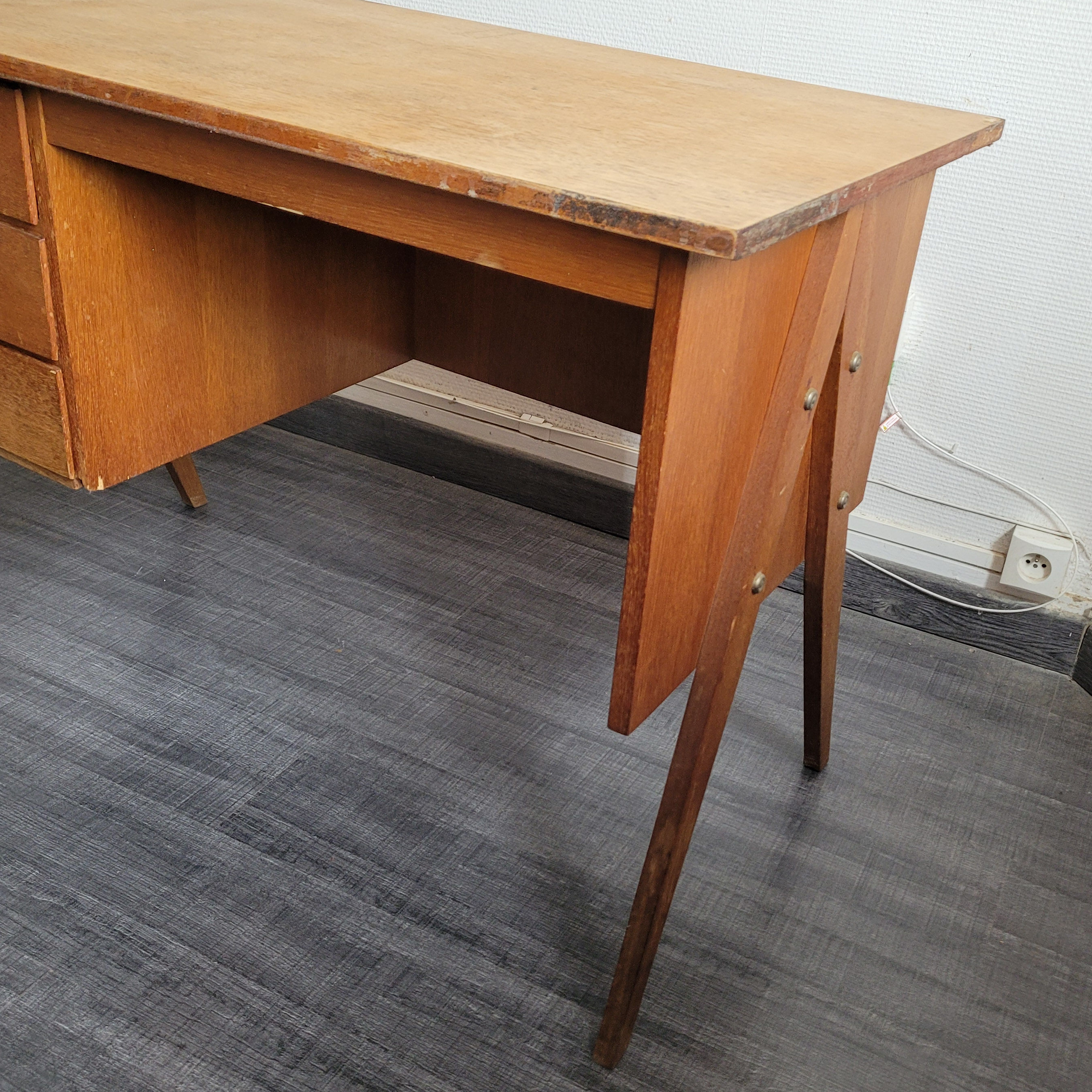 Scandinavian office 50s/60 feet compass