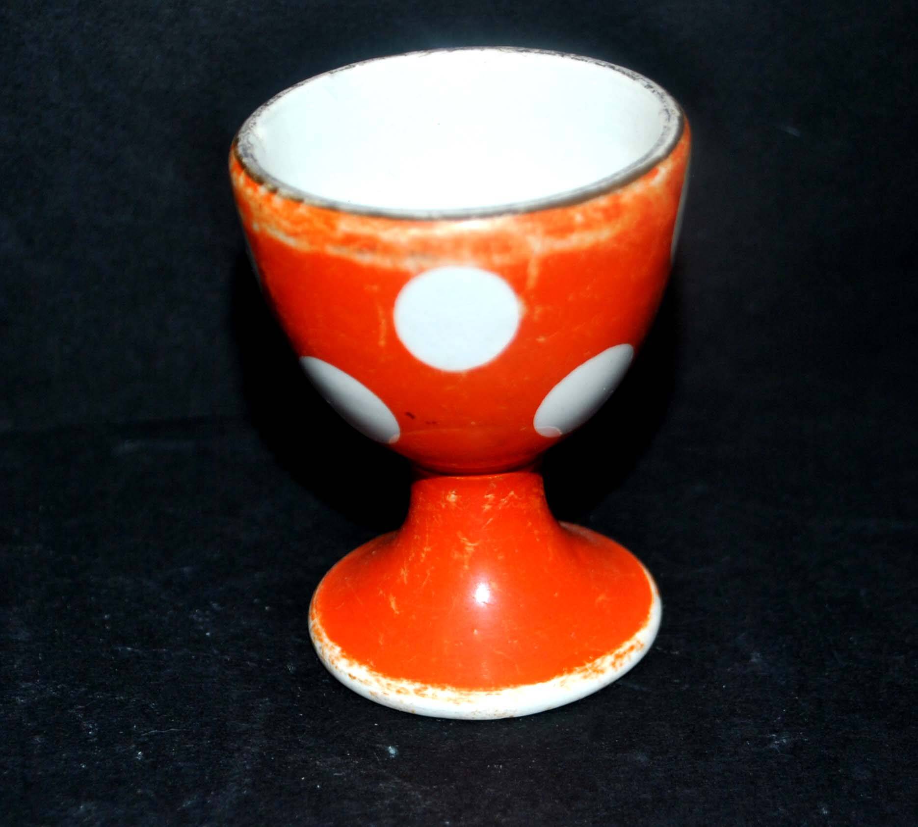 Vintage red egg cup with white polka dots in Sarreguemines earthenware H6.5cm