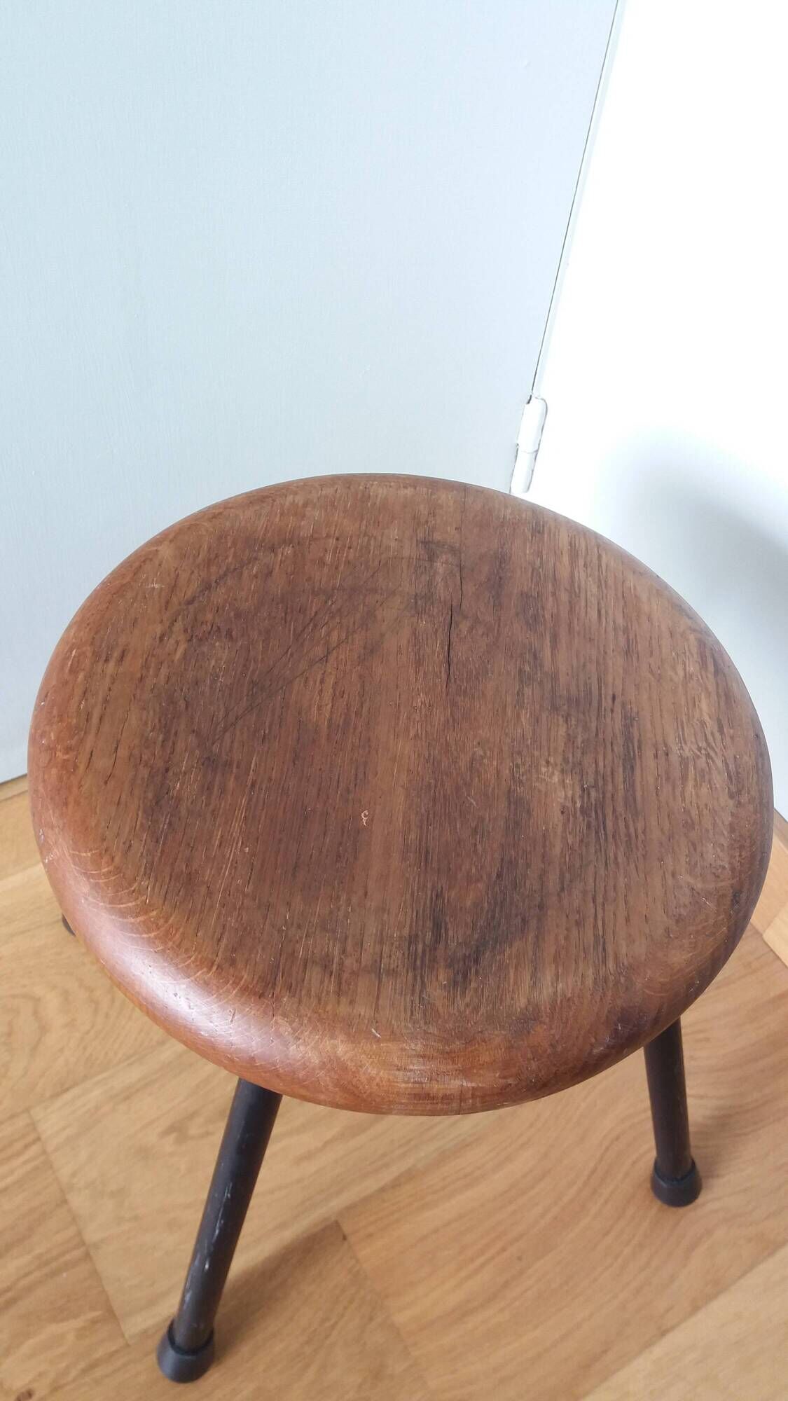 Wooden seat stool with metal legs