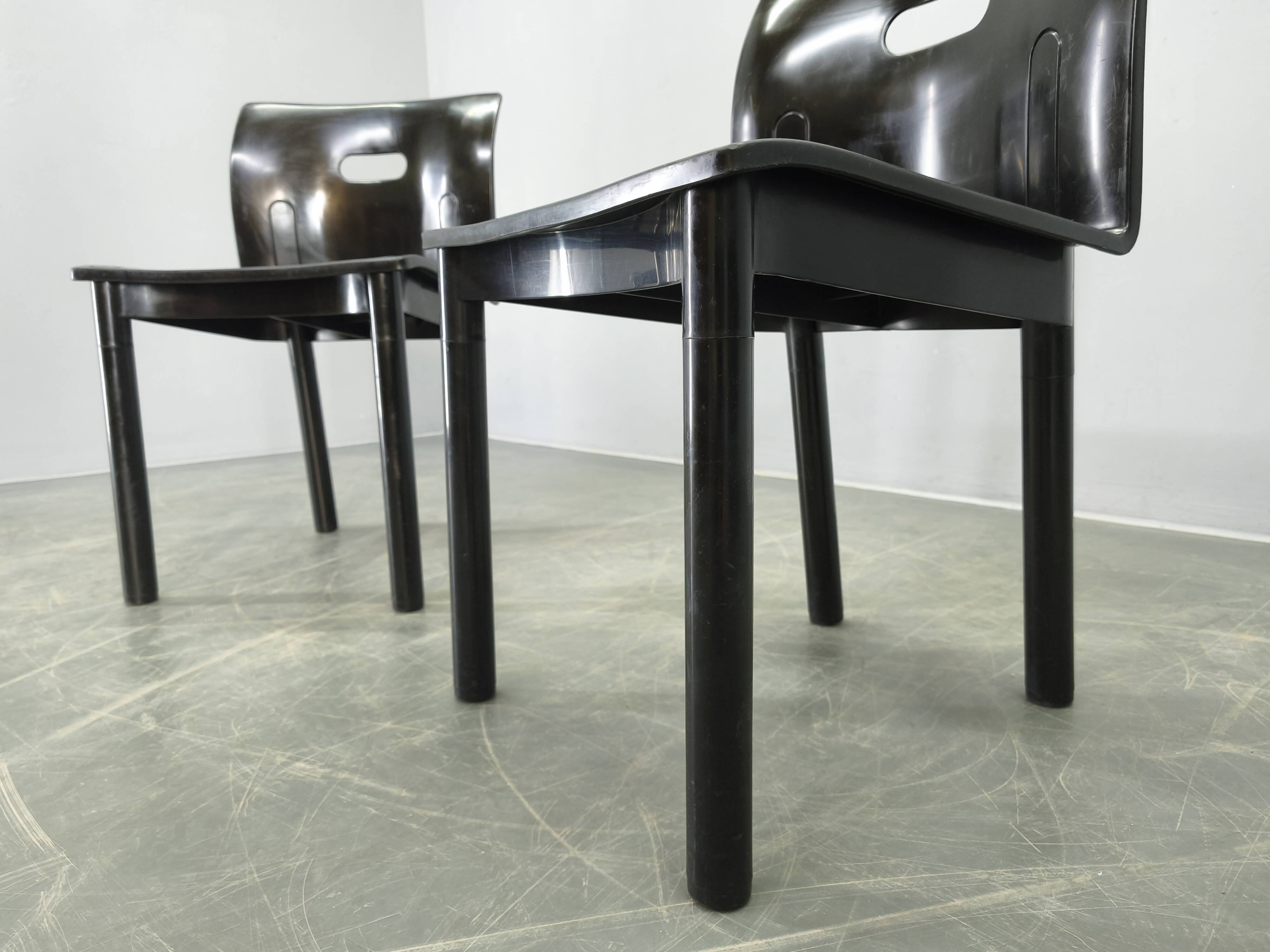 Ensemble de 4 chaises Kartell modèle 4870 par Anna Castelli Ferrieri