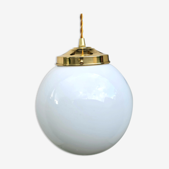 Suspension globe en opaline blanche