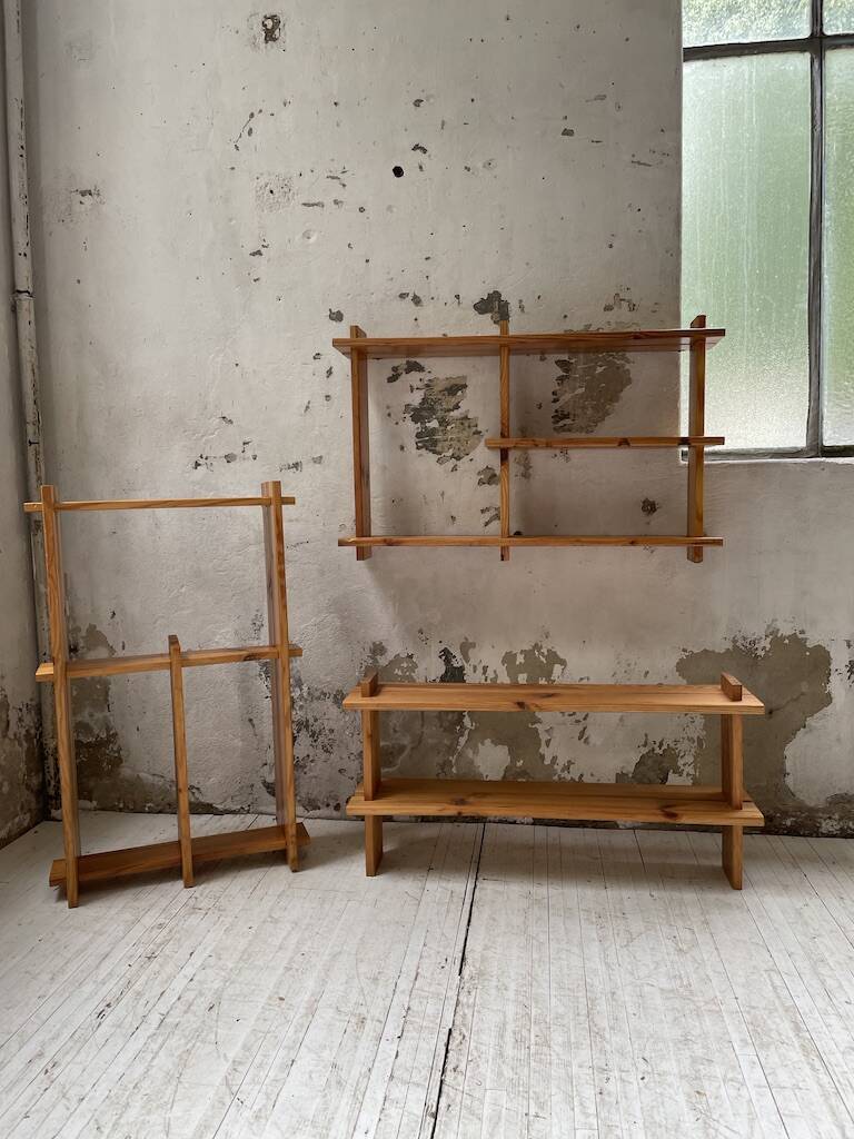 Trio d'étagères constructivistes en pin style Regain