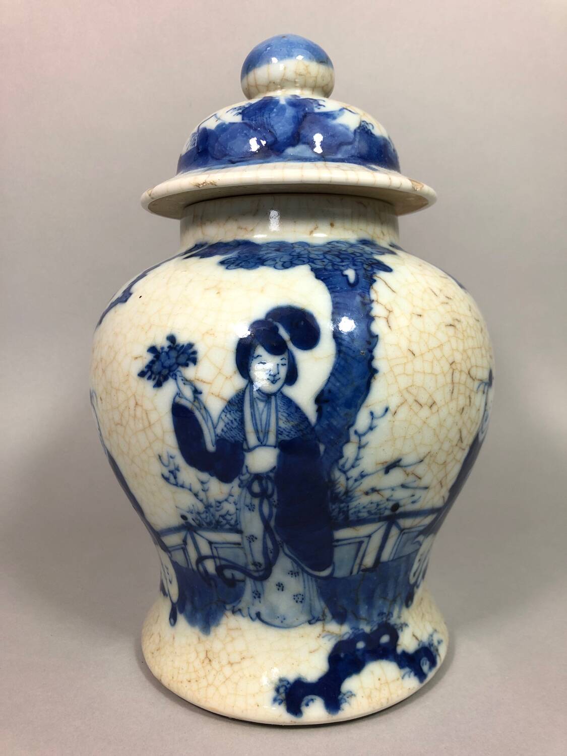 Chinese porcelain blue/white crackle jar 19th century? Court lady
