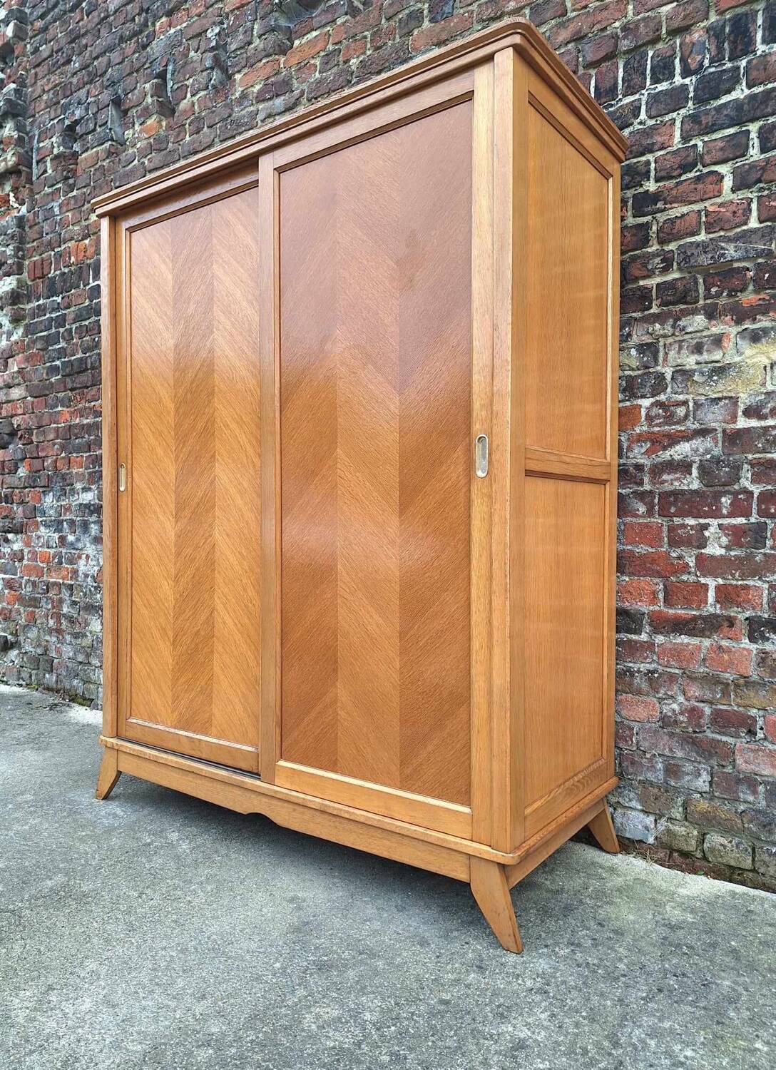Armoire vintage