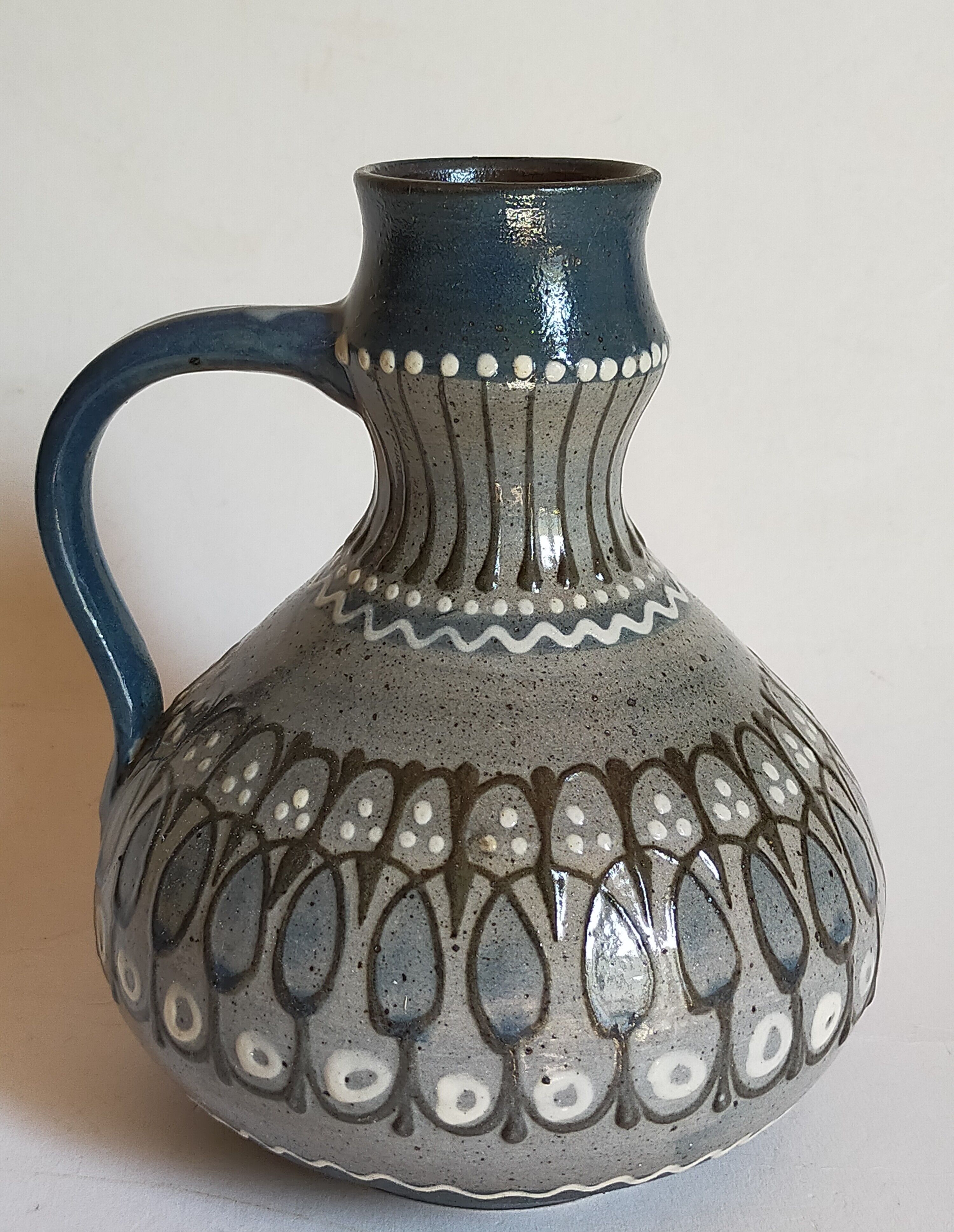 Ceramic handle vase with vintage graphic decoration