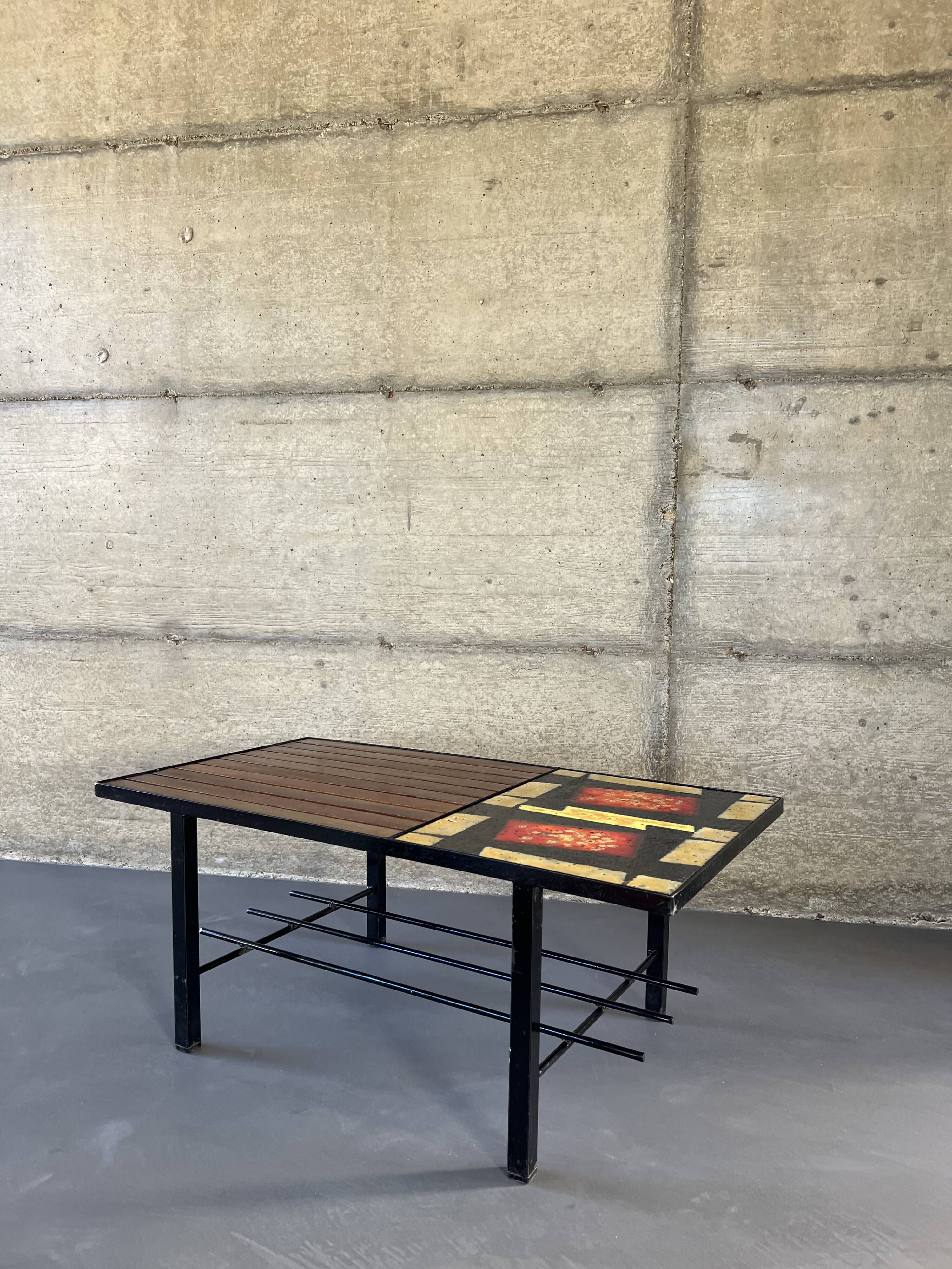 Table basse mid-century, teck, acier et pierre de lave