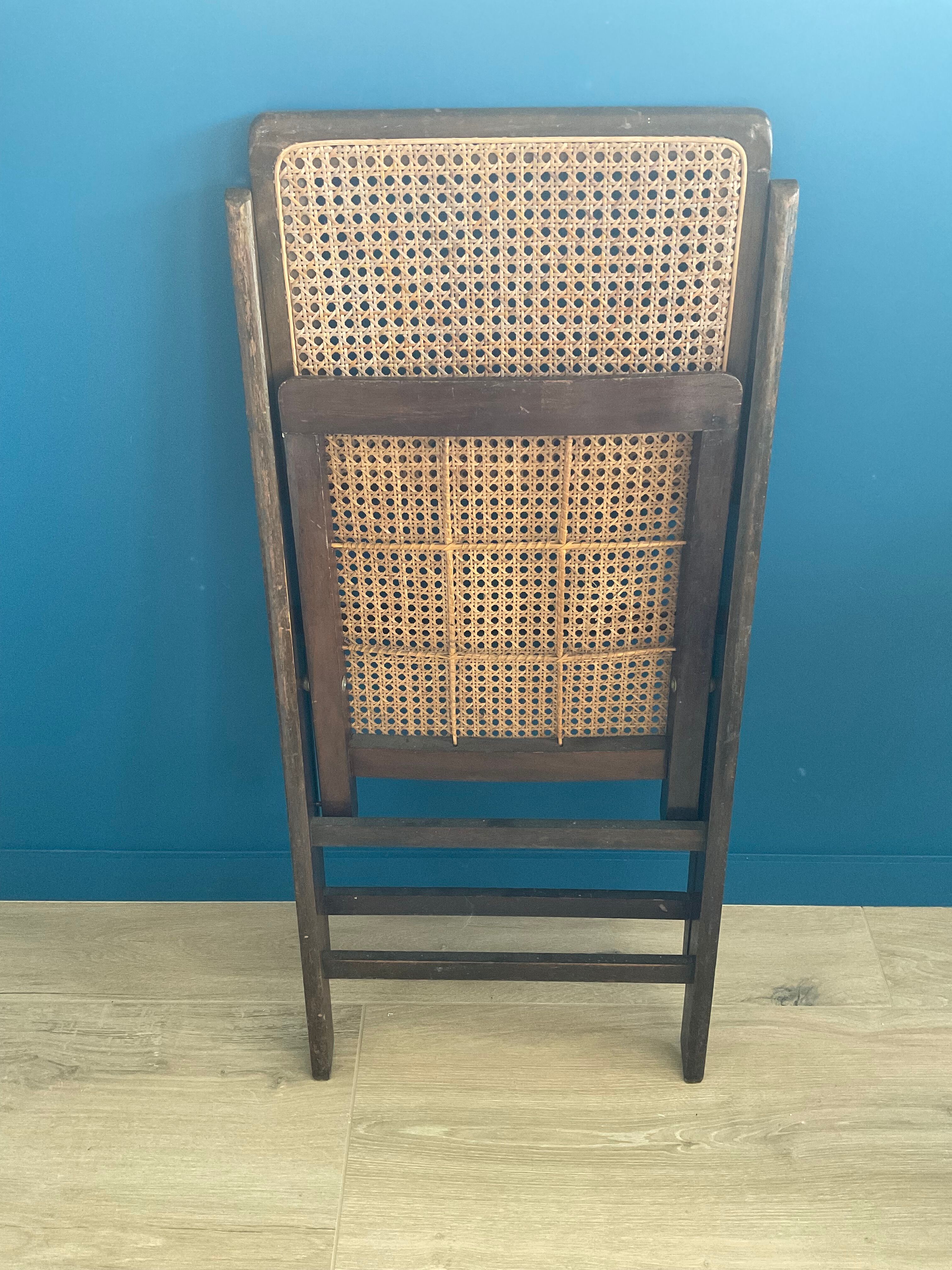 Chaise vintage avec estampille fabricant