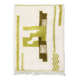 Ecru Beni Ouarain Berber rug with green patterns, 2.48x1.67m