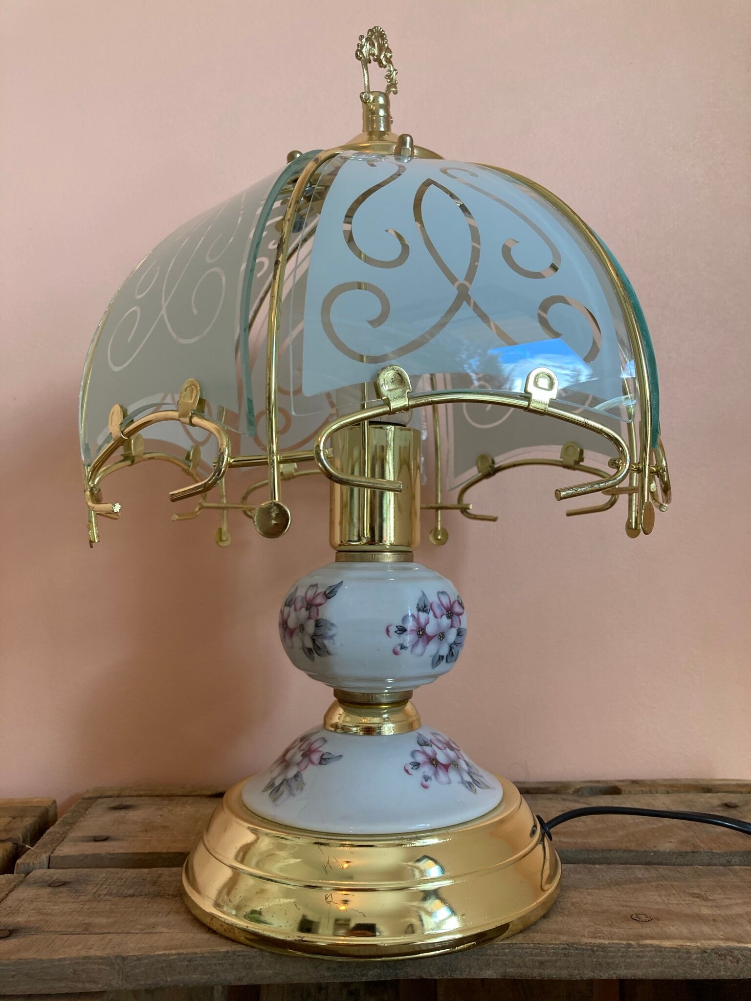 Lampe dorée pied porcelaine style tiffany