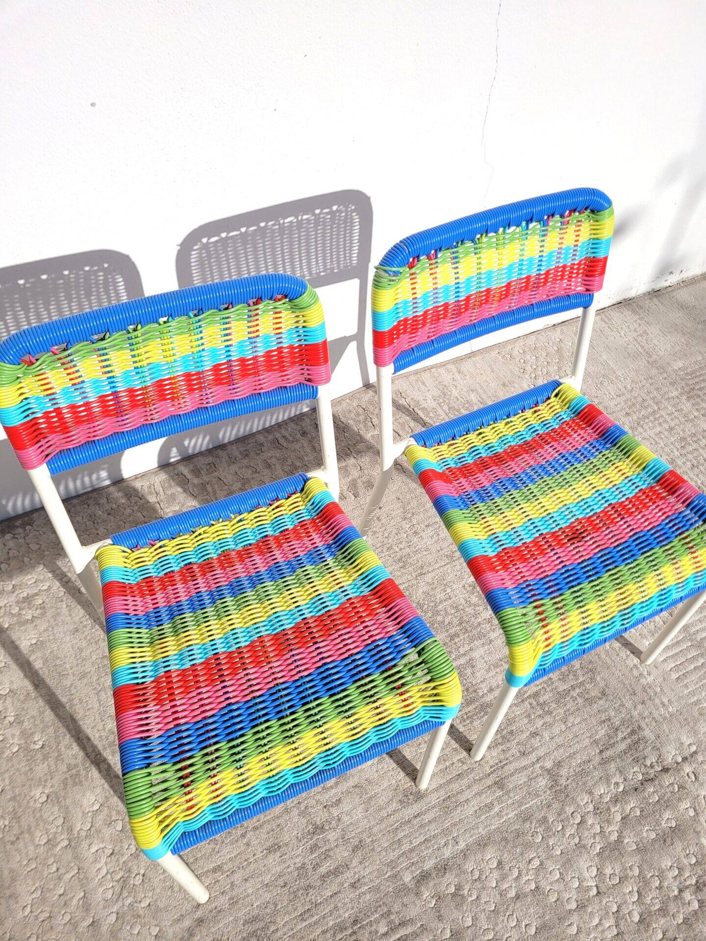 Pair of children's chairs with Ikea Fargglad scoubidou pattern