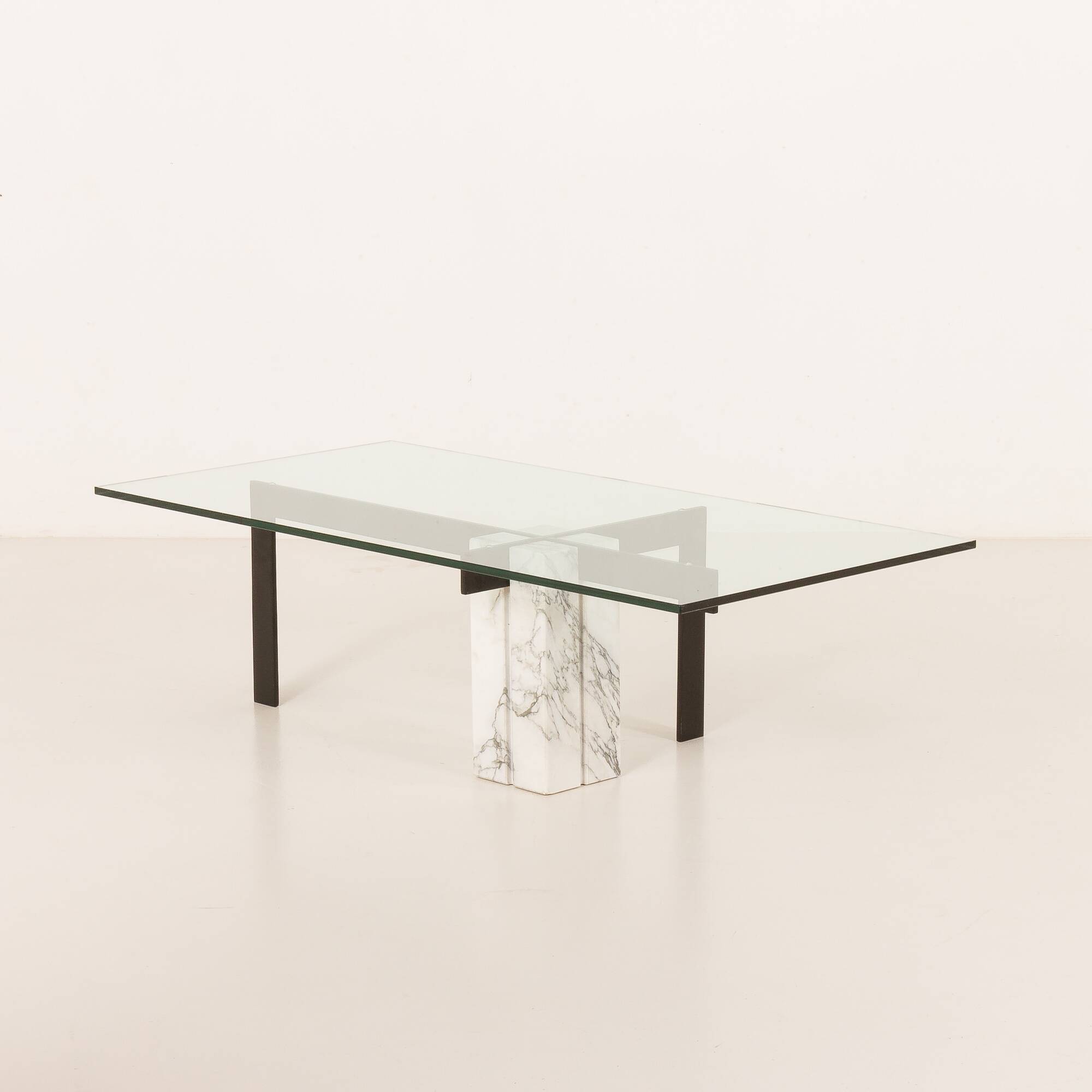 Table basse en marbre de Carrare par Hank Kwint pour Metaform, Italie, années 1980.