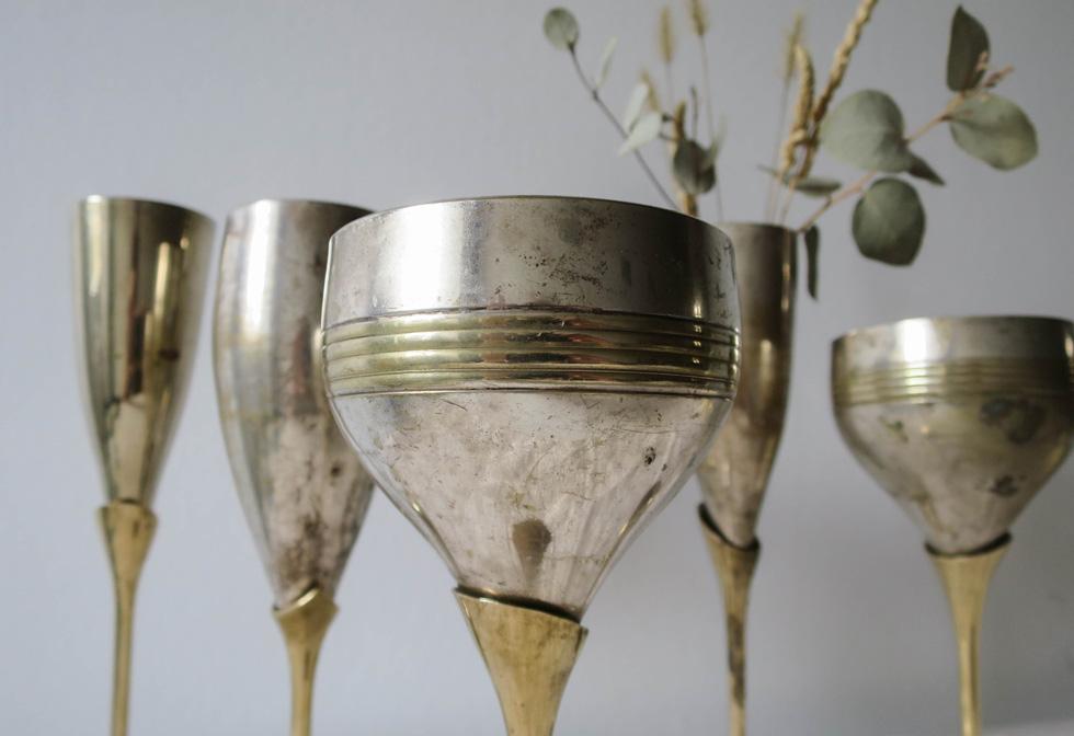 Lot of 5 glasses of metal champagne