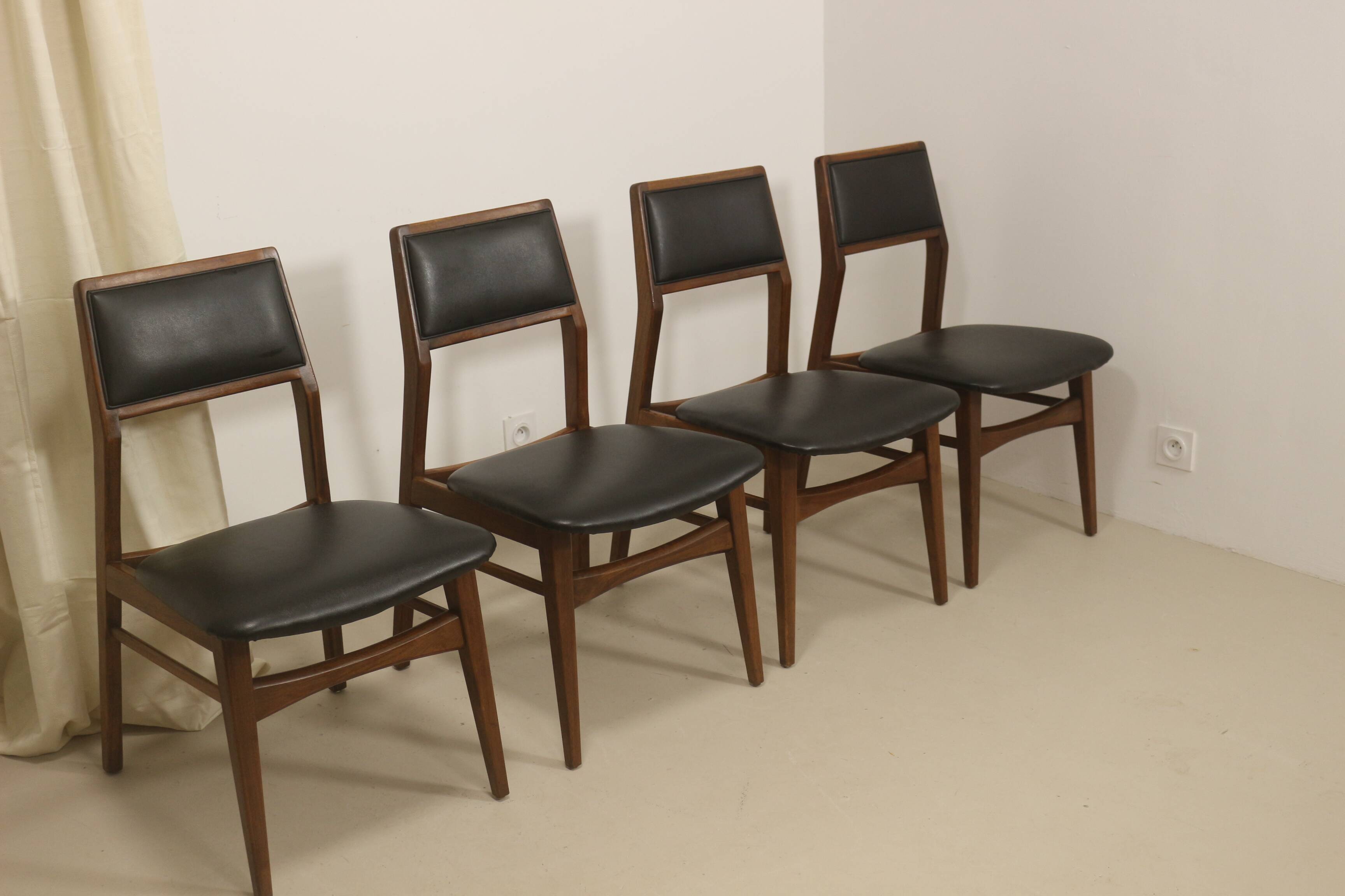 Set of 4 dining chairs Foster McDavid year 70.