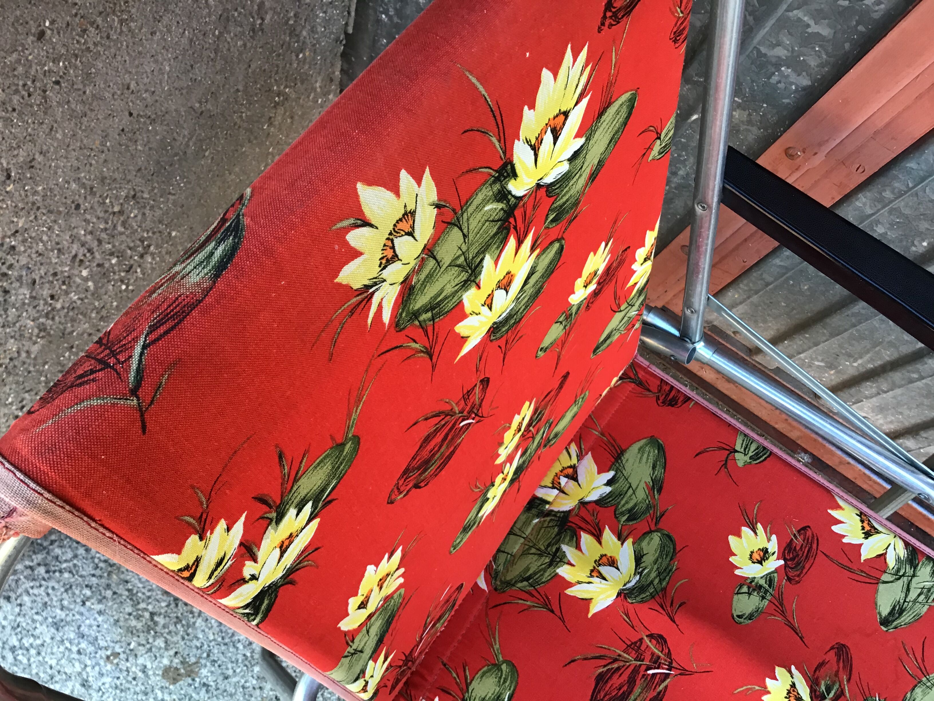 Fauteuil de camping vintage toile fleuri