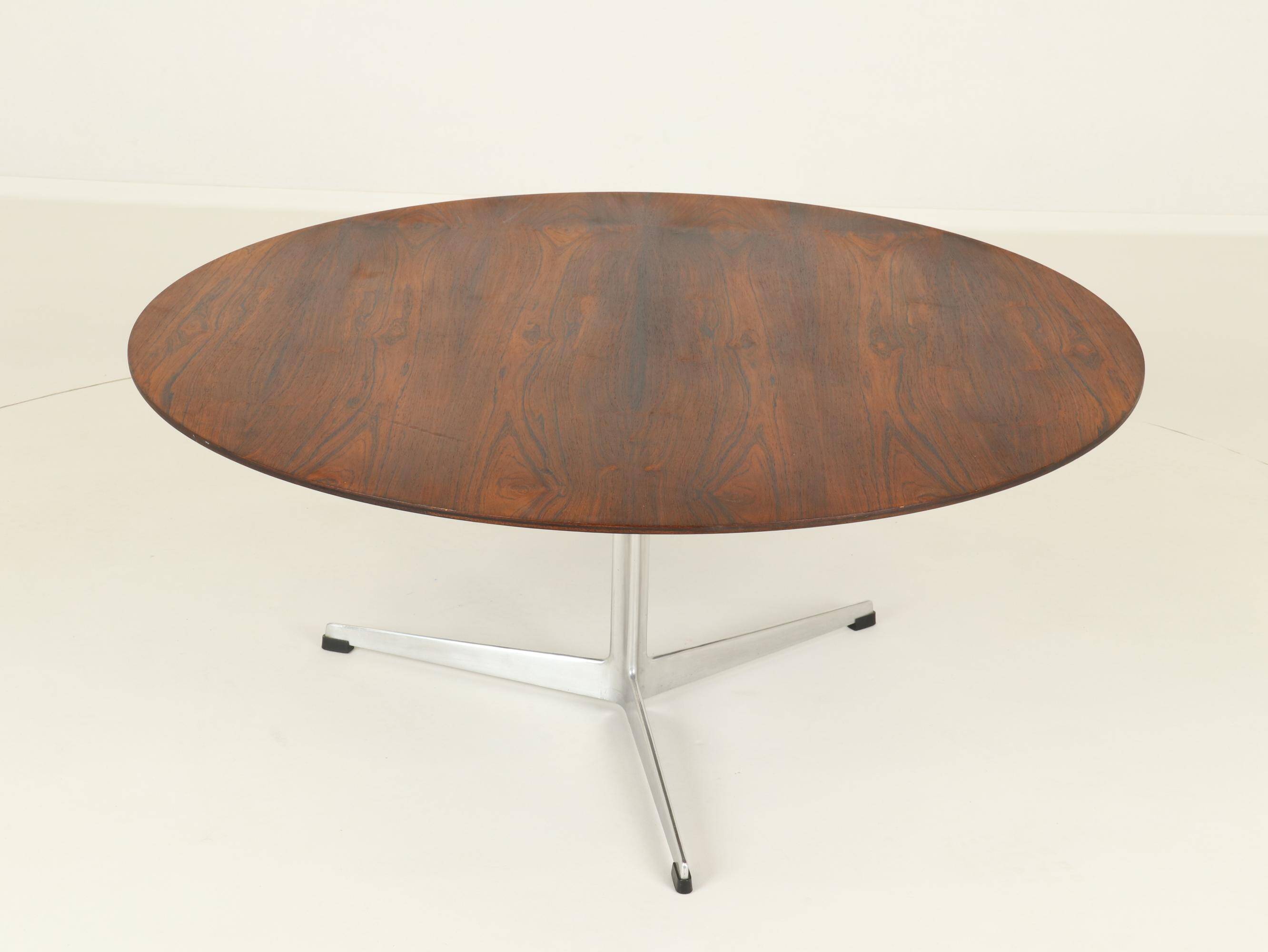 Table basse modèle 3513 par Arne Jacobsen pour Fritz Hansen, Danemark, années 1960
