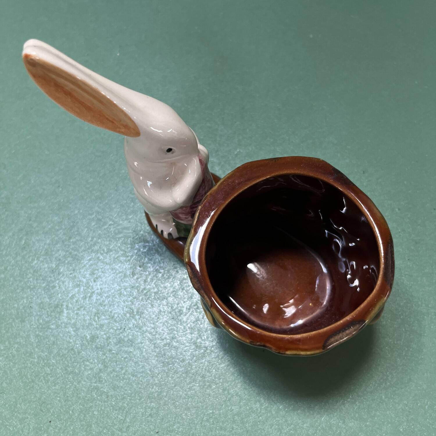 Ceramic rabbit pot from the early 20th century.