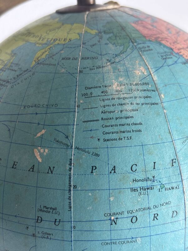 Globe terrestre vintage 1967 mappemonde dorée tripode Taride - 23 cm