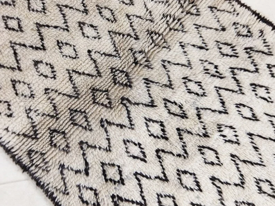Handmade moroccan berber carpet 135 x 75 cm