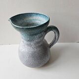 Pichet en céramique émaillée verte signé Accolay