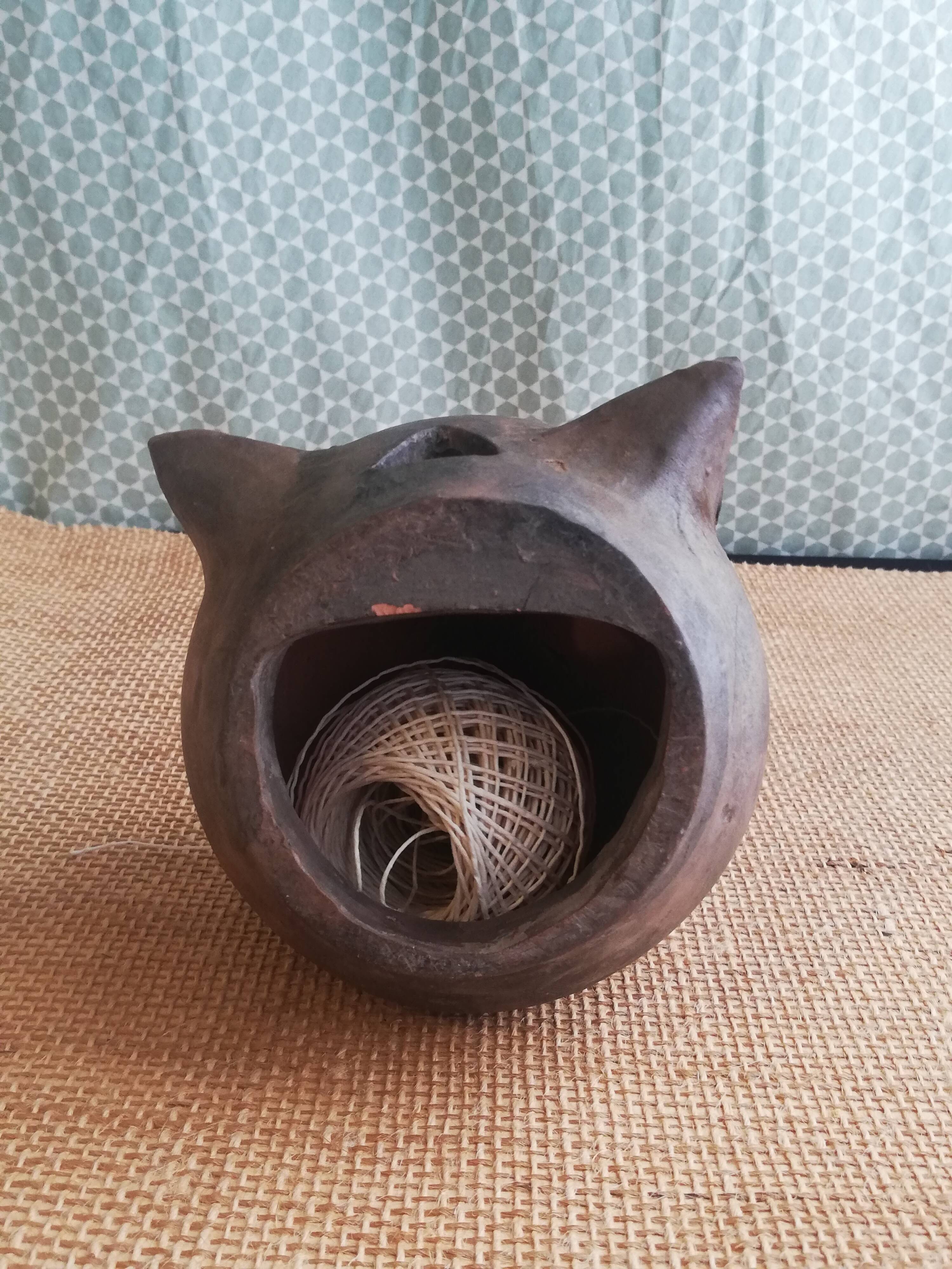 Dévidoir à ficelle chat vintage, faience française