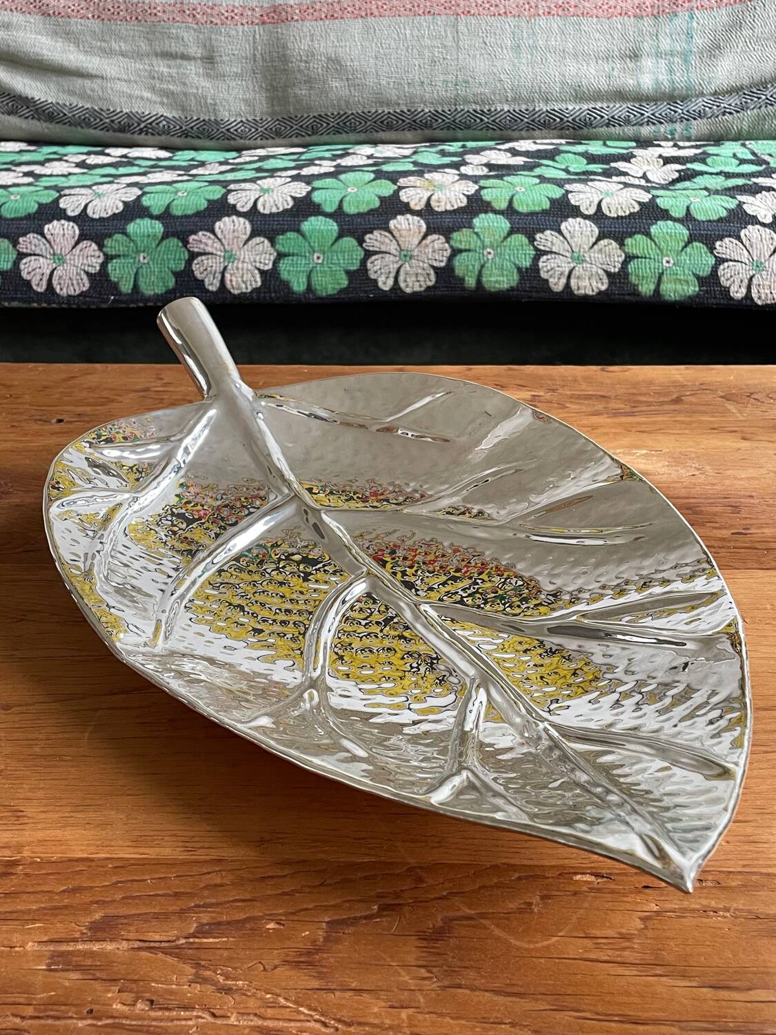 Large leaf-shaped centerpiece tray