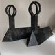 Paire de chenets modenistes en fonte 1950