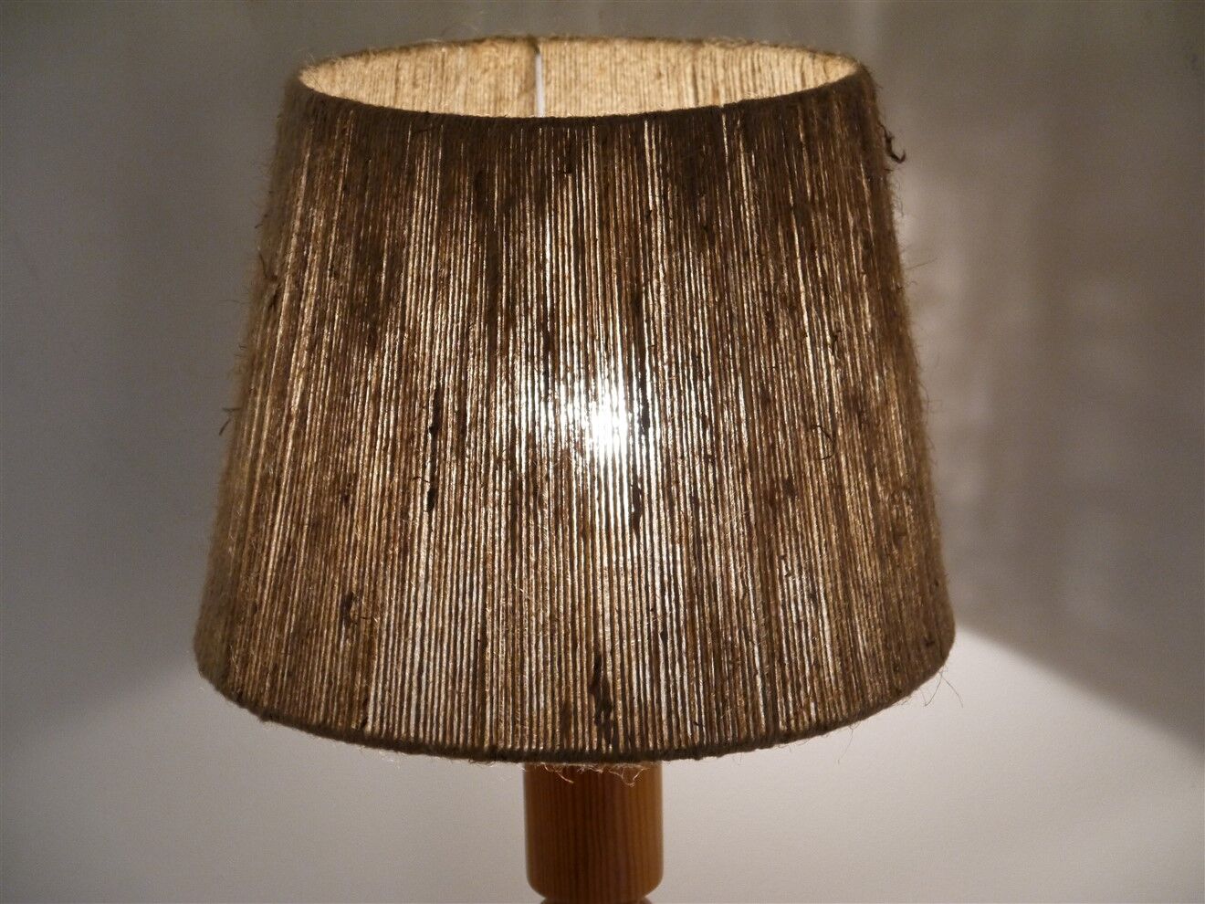 Pair of Scandinavian lamps in wood and rope 1970