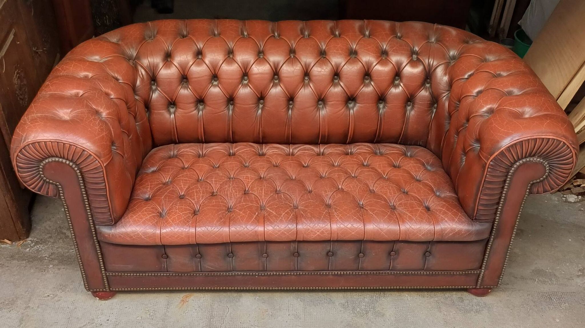 Vintage Chesterfield 2-Seater Sofa in Burgundy Leather with Button Tufting