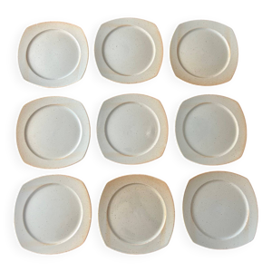 9 assiettes en grés