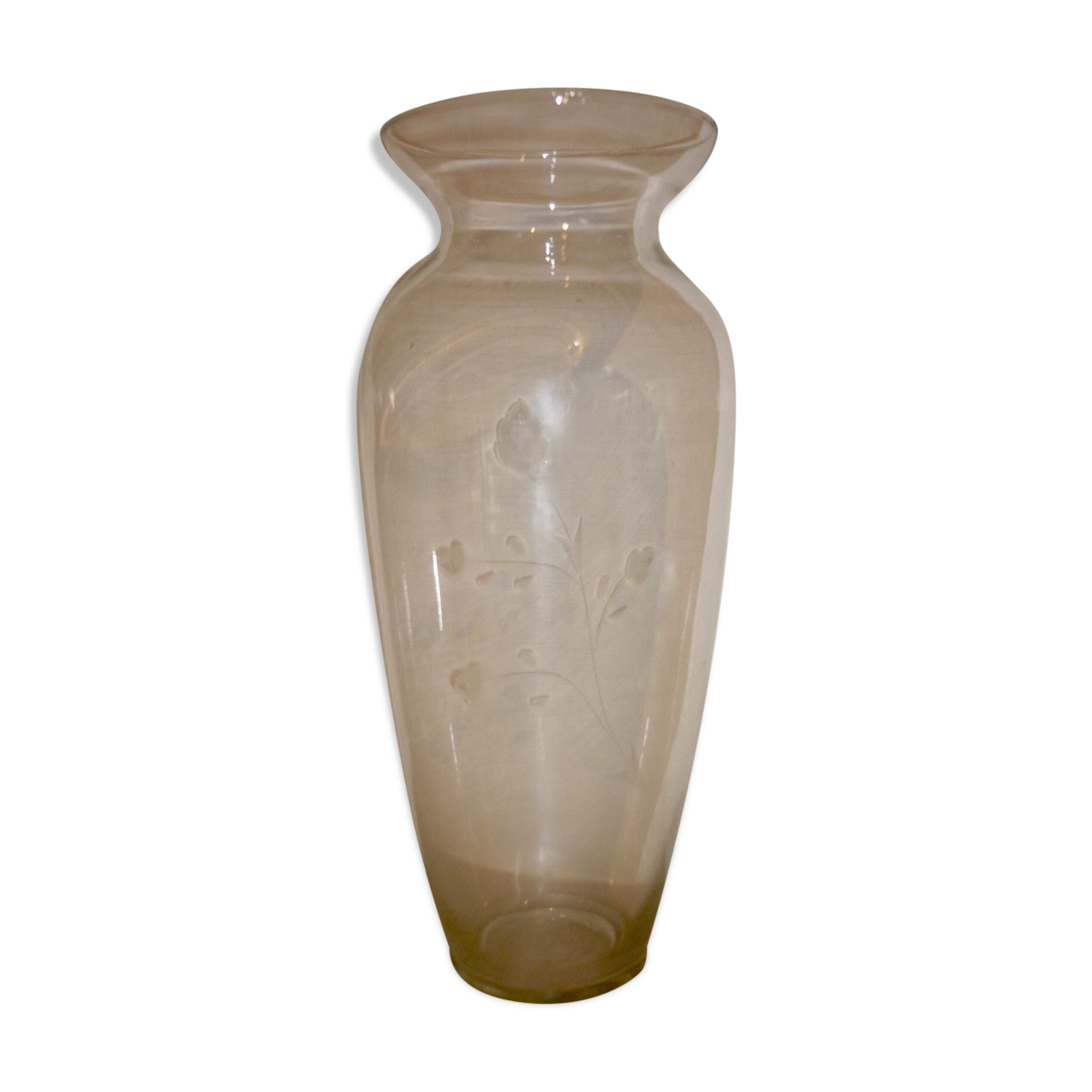 Glass vase engraved floral decoration