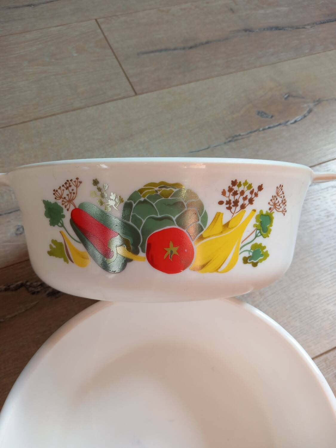 Set of 2 vintage dishes