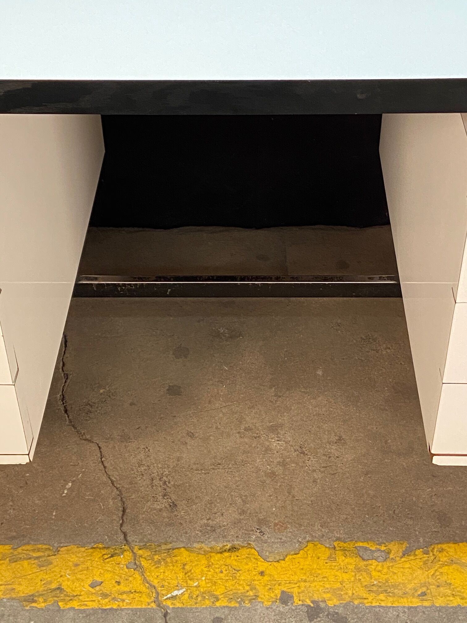 6-drawer desk white laminate