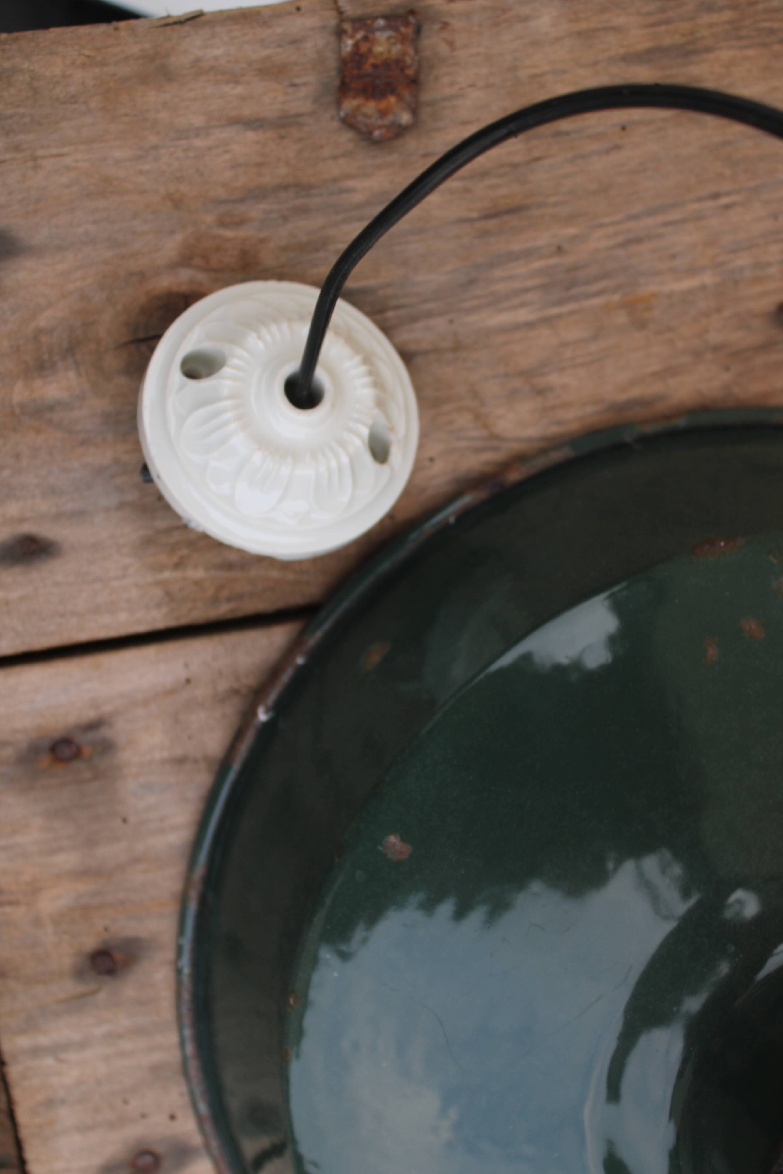 Green industrial enamelled suspension