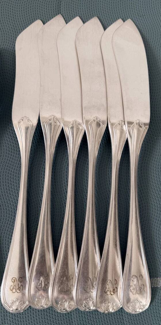 Elegant 24-piece fish service – Marot Bérain pattern in silver-plated metal