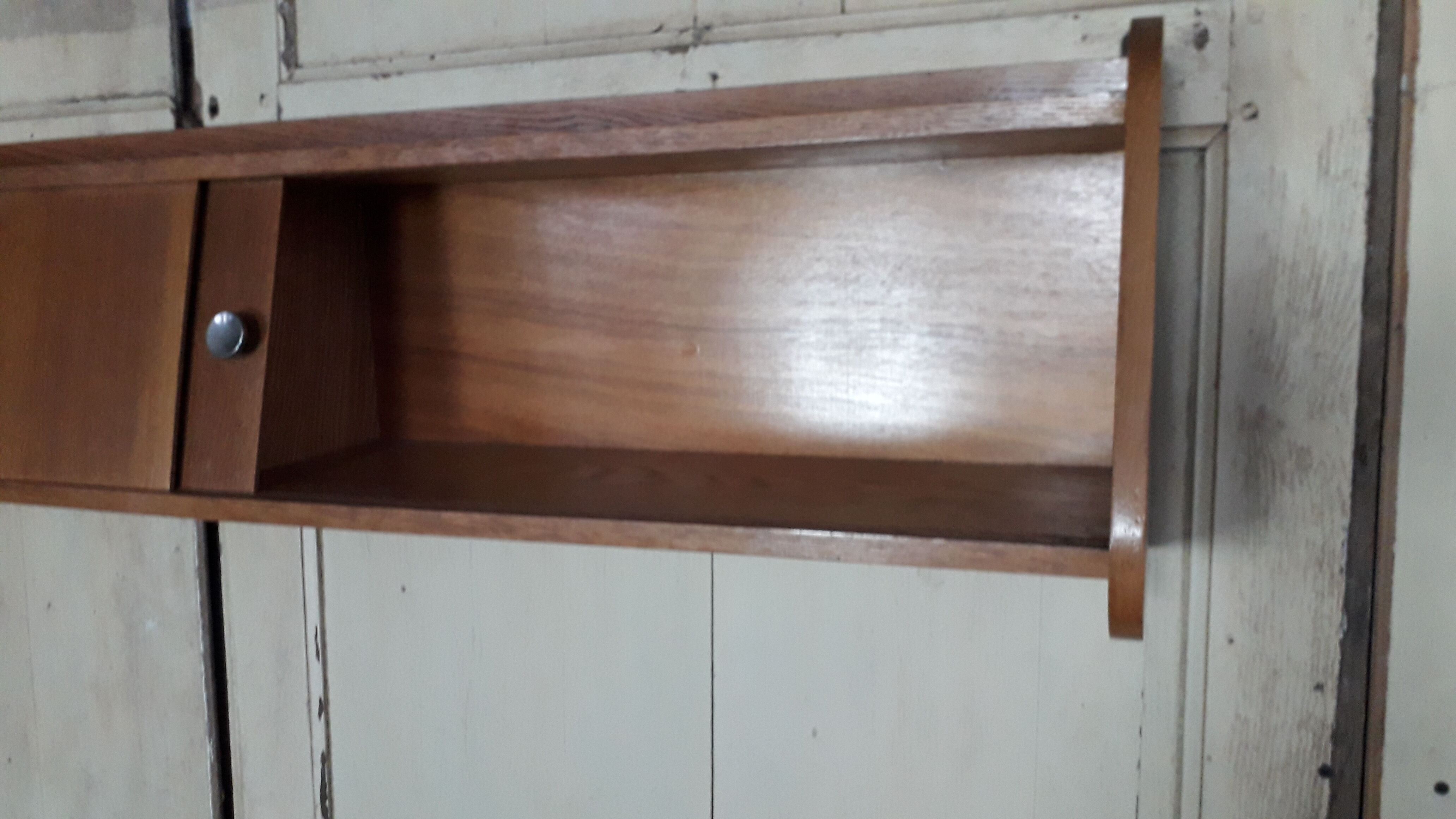 Wall shelf with sliding doors