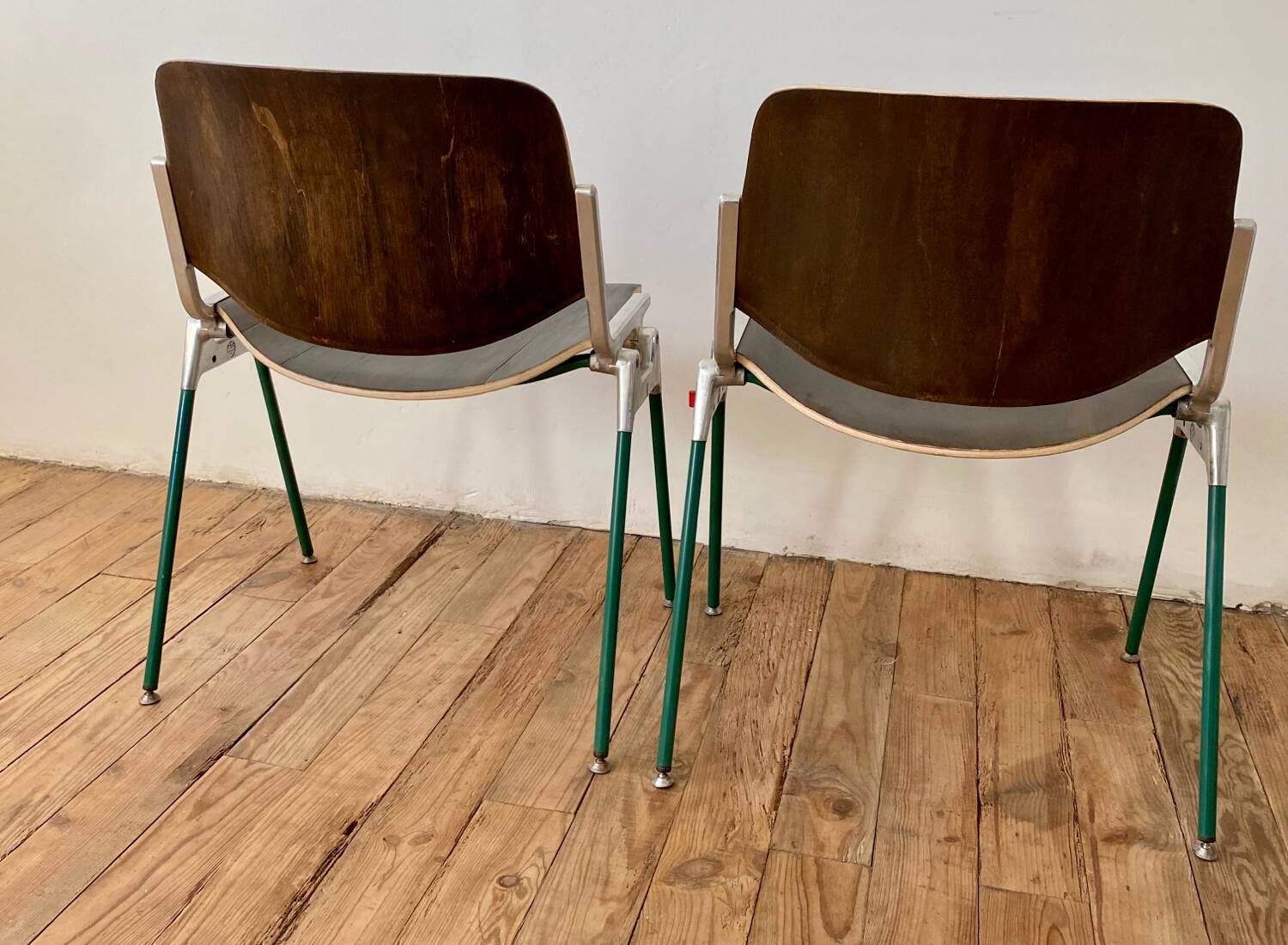 Pair of DSC 106 chairs by Giancarlo Piretti