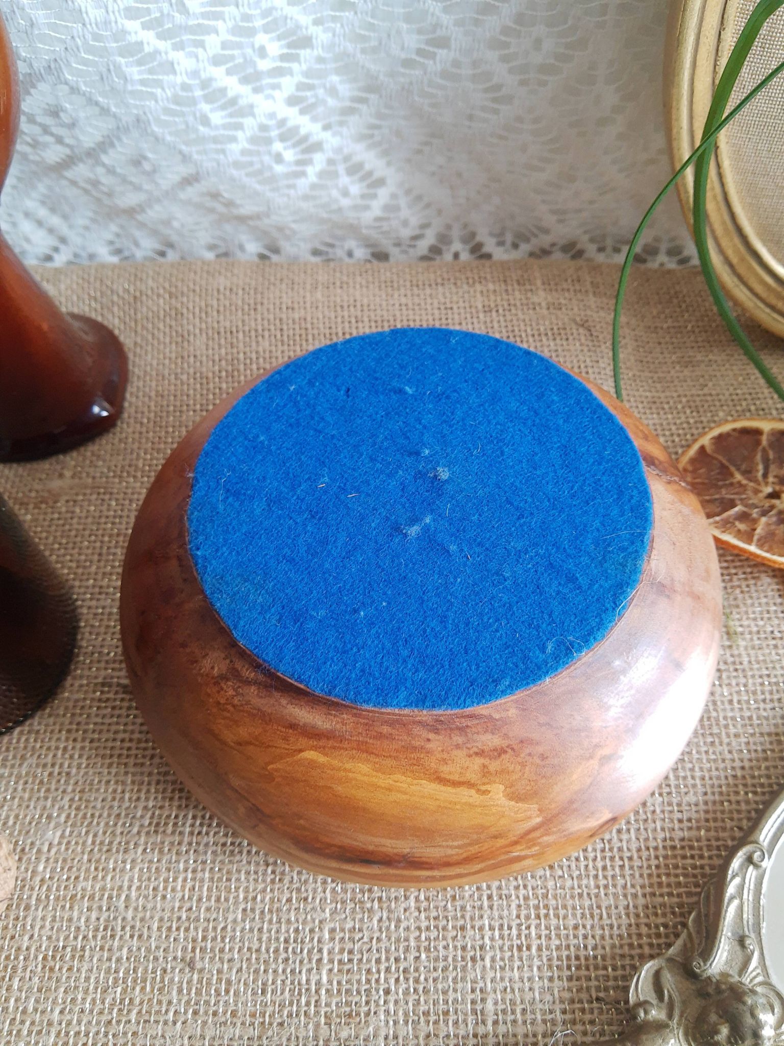 Round box with olive wood lid - vintage