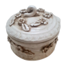 Boîte  en porcelaine blanche ancienne