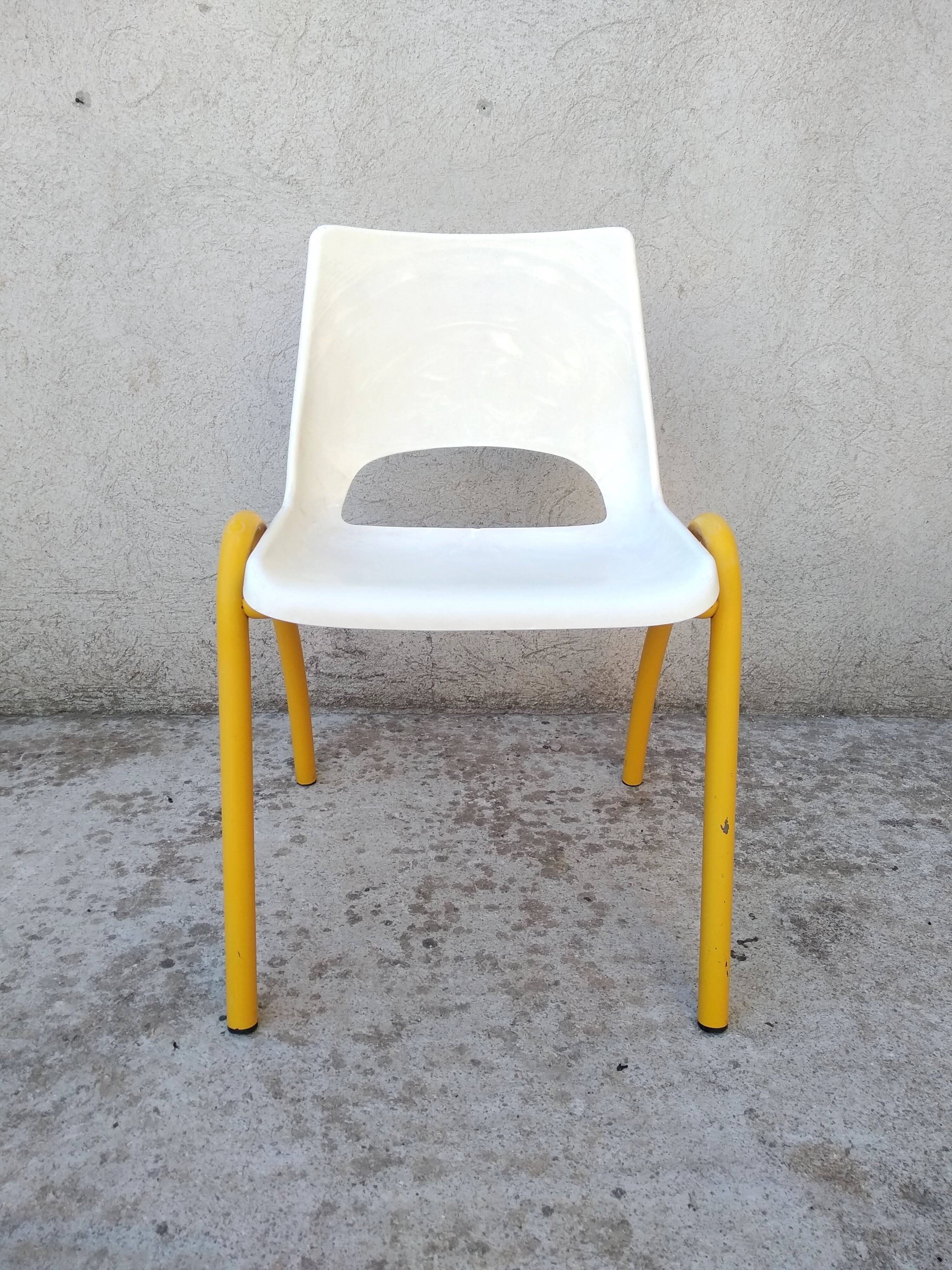 Chaise d'école vintage