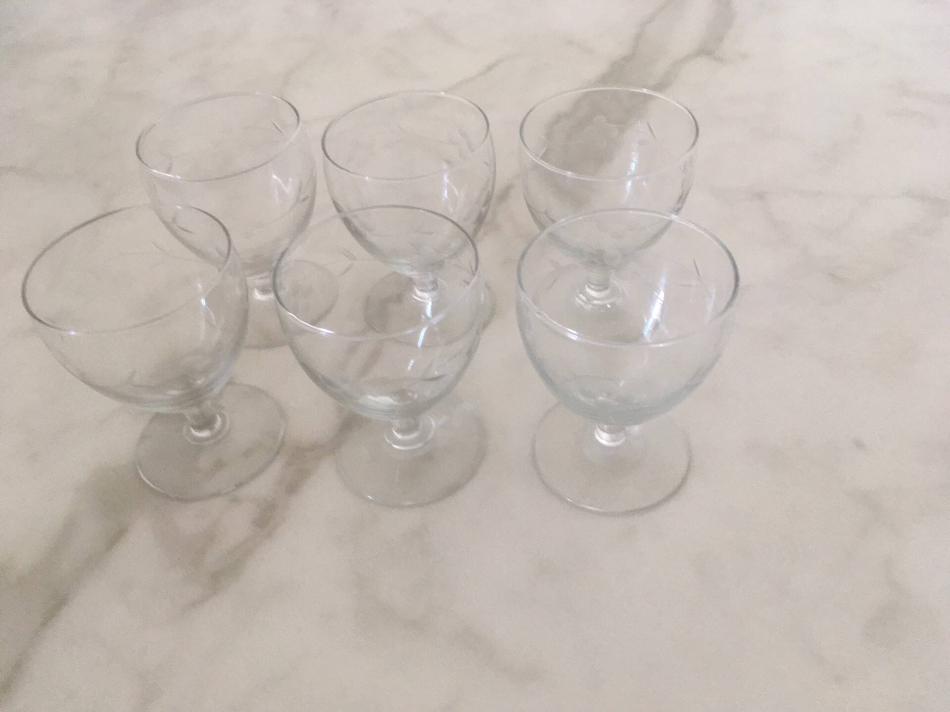 6 verres anciens motifs raisin u
