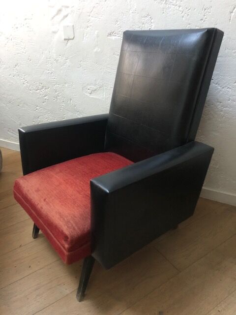 Vintage armchair in red and black skaï