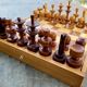 Jeu d'échecs en bois de style art déco