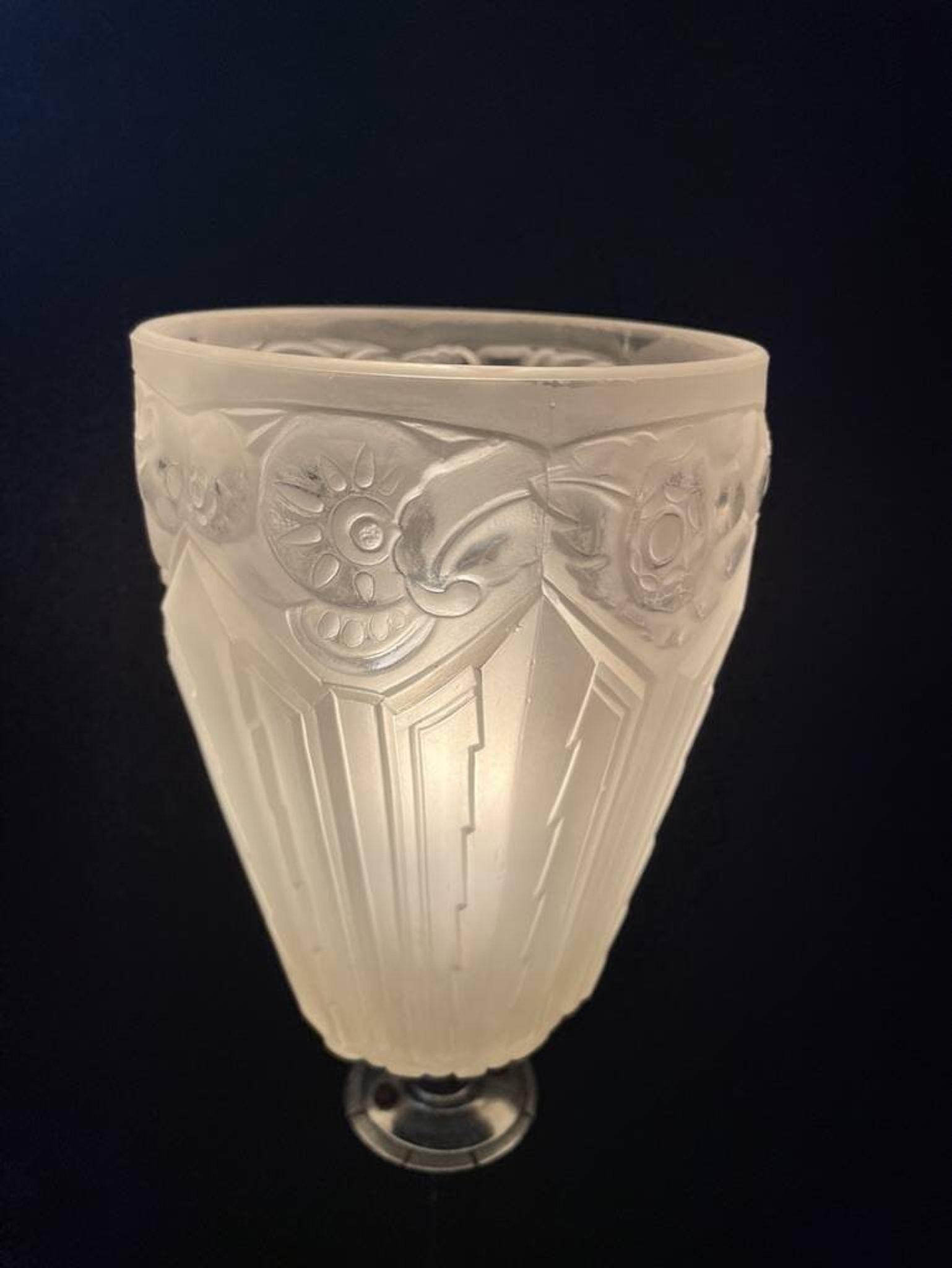 Art Deco table lamp – Silver bronze & pressed/molded glass